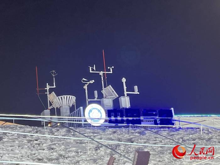 園區(qū)內(nèi)九要素自動氣象觀測站。人民網(wǎng) 高清揚攝