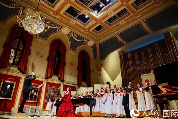 大合唱《燈火里的中國(guó)》。楊浩鵬攝