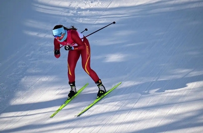 2月9日，中國隊選手巴亞尼·加林在比賽中。新華社記者 張龍攝