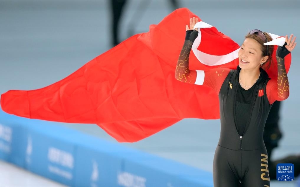 2月10日，楊濱瑜在賽后慶祝。新華社記者 王建威 攝