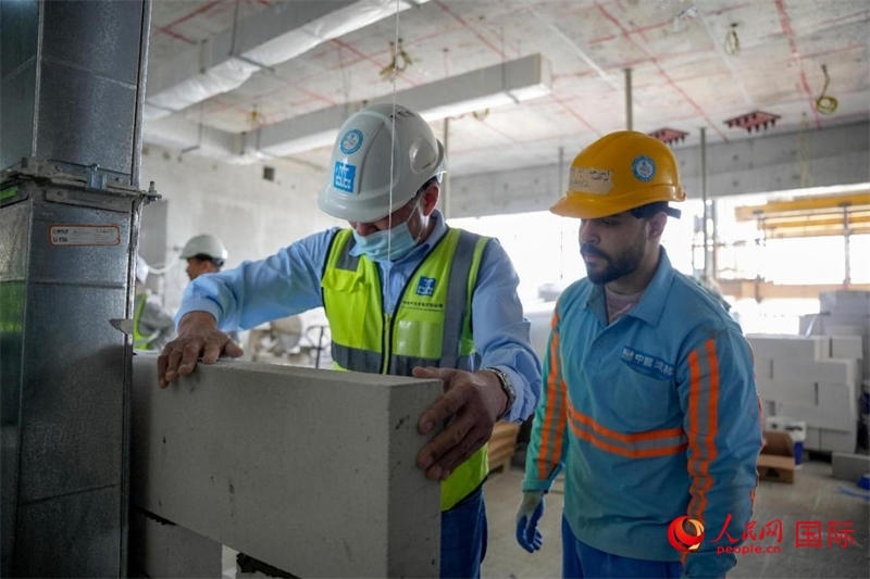 砌墻。人民網(wǎng)塔里克·易卜拉欣攝