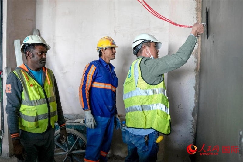 抹灰。人民網(wǎng)塔里克·易卜拉欣攝