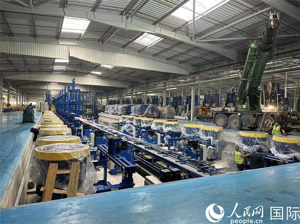 森麒麟輪胎在科技城的工廠車間。人民網(wǎng)記者 黃培昭攝