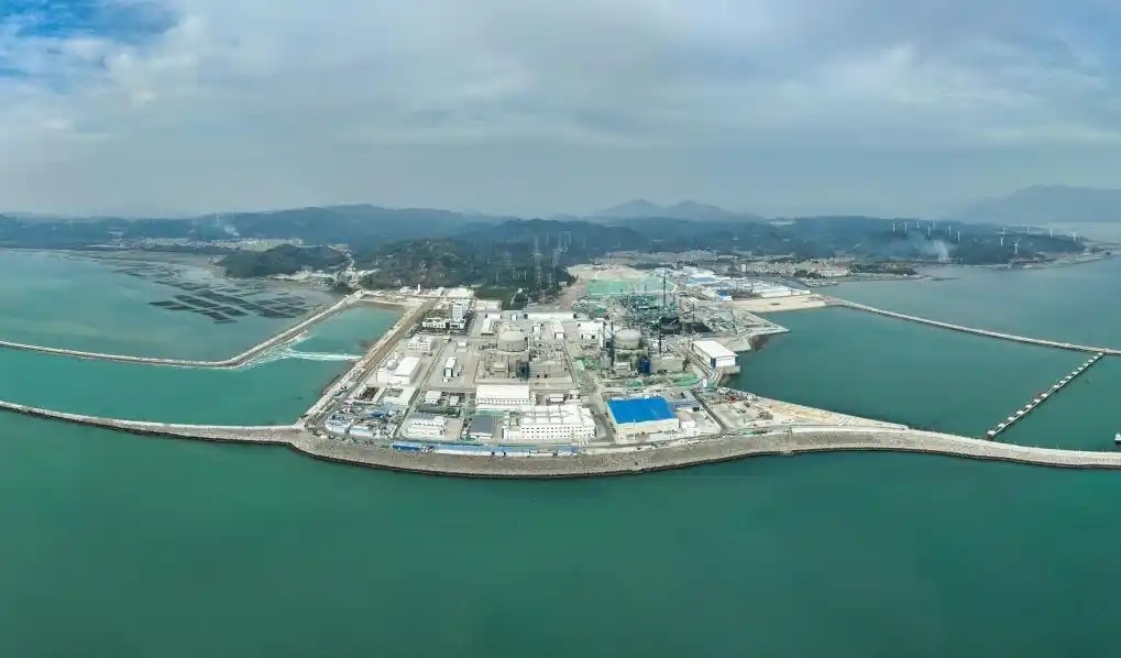 △2025年1月1日0時(shí)17分，經(jīng)過168小時(shí)滿功率連續(xù)運(yùn)行考核，漳州核電1號(hào)機(jī)組正式投入商業(yè)運(yùn)行。