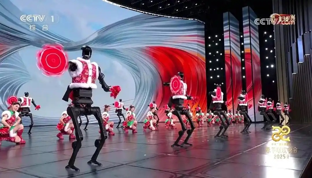 △今年春晚，宇樹科技人形機(jī)器人身穿東北特色的花棉襖扭秧歌，呈現(xiàn)出全新視覺效果。