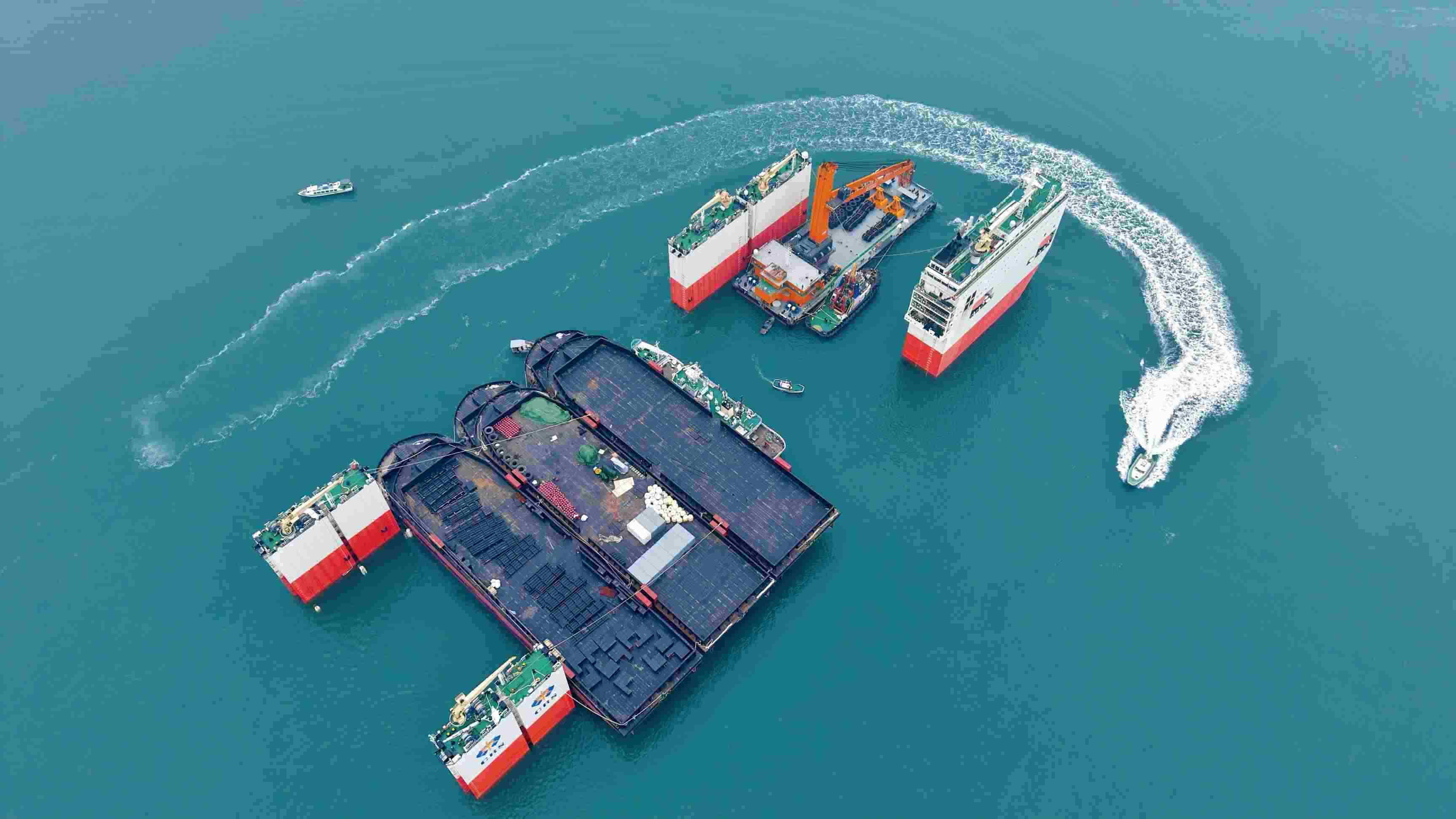 “華瑞龍”輪裝載13艘船舶前往幾內(nèi)亞。受訪方供圖