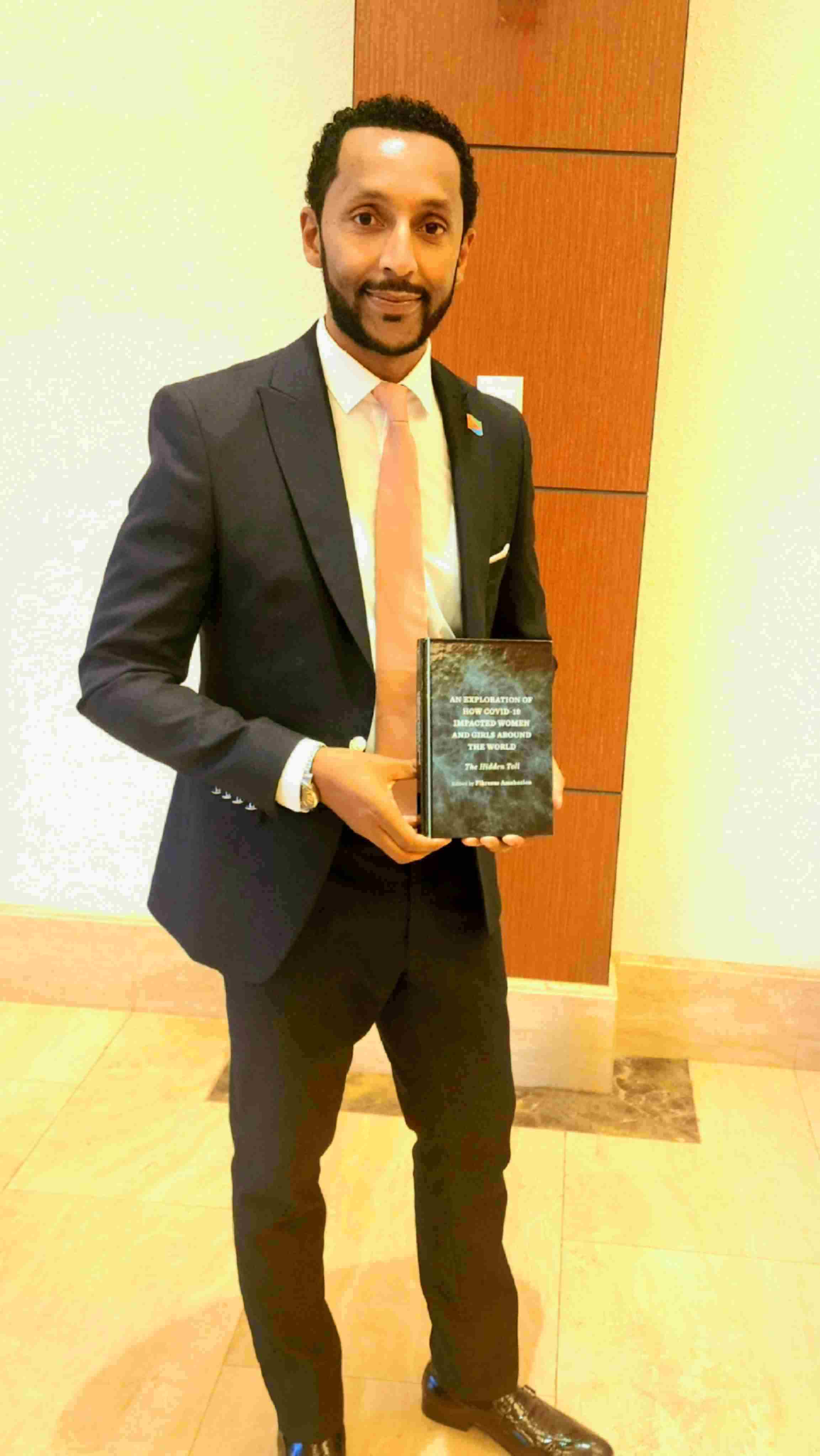 厄立特里亞戰(zhàn)略研究中心研究員、知名作家學者菲克雷耶蘇斯。圖片由受訪者提供