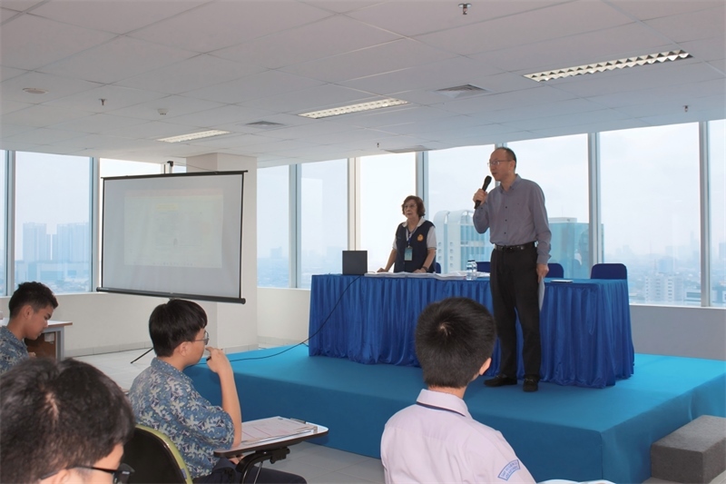 王思平參贊考前致辭。印尼雅加達華文教育協(xié)調(diào)機構(gòu)供圖