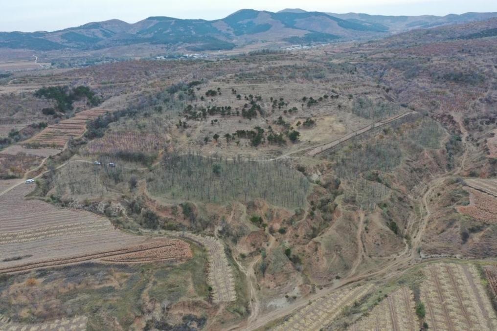 朝陽凌源無白丁遺址群（2024年11月23日攝）。新華社發(fā)（遼寧省文物考古研究院供圖）