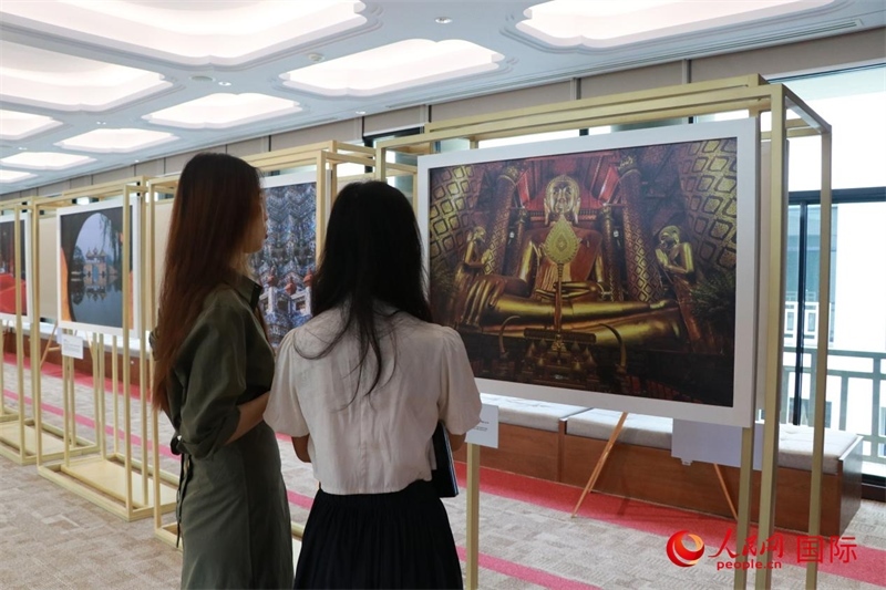 “遇見”攝影展現(xiàn)場(chǎng)。朱瀟逸攝