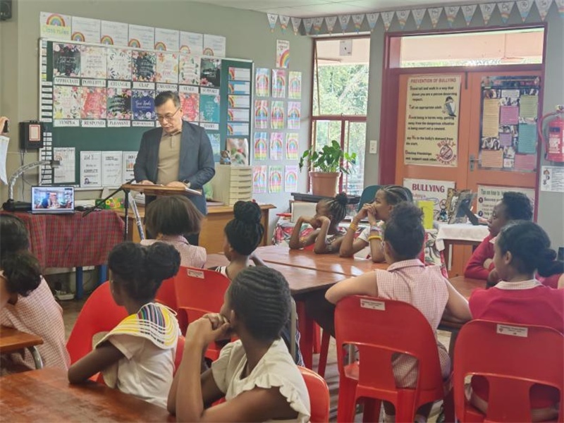 中國文化中心孔子課堂外方院長陸志雷博士發(fā)言。