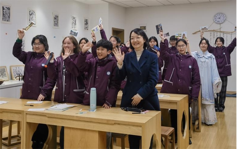 匡園初步部校長鐘演發(fā)言。