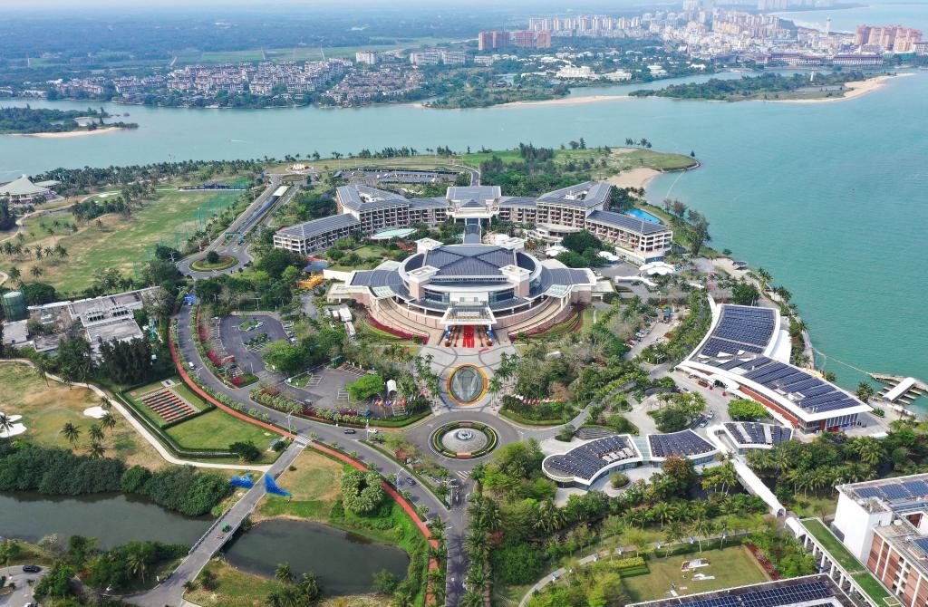 這是3月21日拍攝的博鰲亞洲論壇國際會(huì)議中心（無人機(jī)照片）。新華社記者 郭程 攝