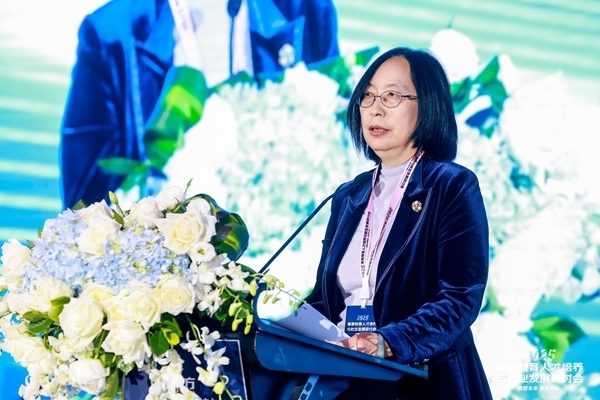 中國高等教育學會學術咨詢發(fā)展委員會委員、中國高等教育學會原副秘書長、《中國高教研究》主編王小梅。