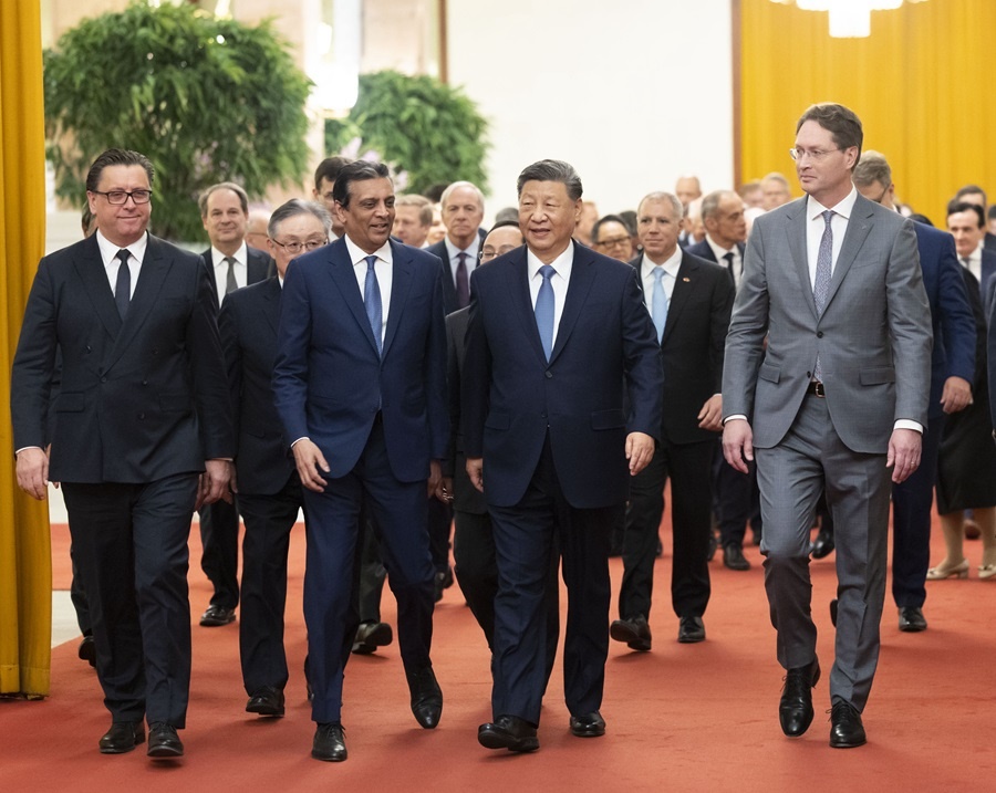 △3月28日上午，國家主席習近平在北京人民大會堂會見國際工商界代表。