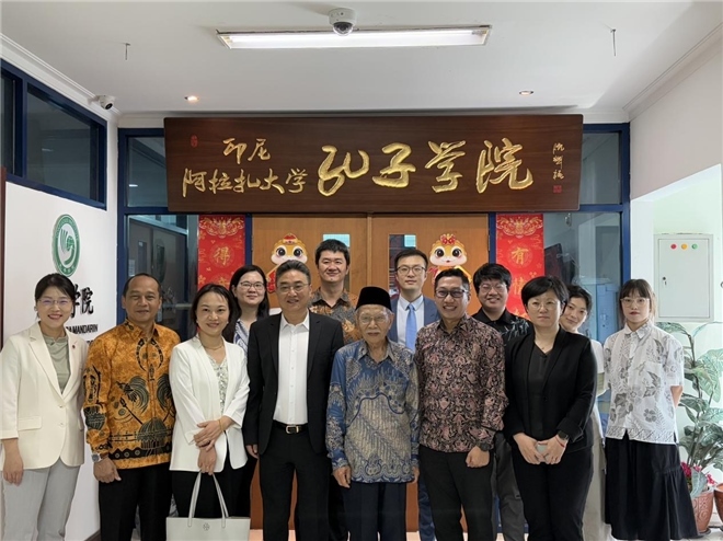 中國—東盟中心代表團訪問阿拉扎大學孔子學院?；顒又鬓k方供圖