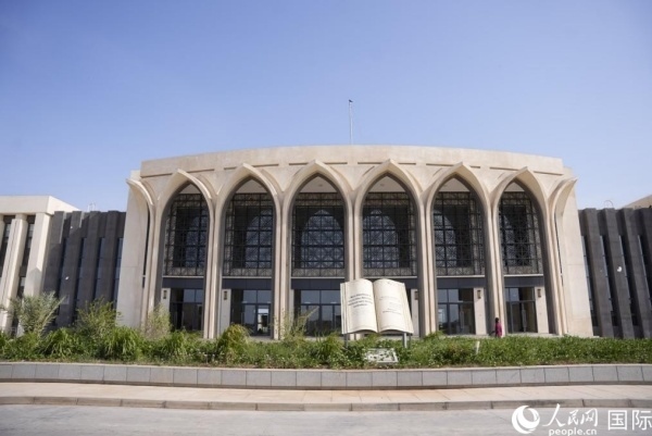 圖為吉布提國(guó)家圖書(shū)檔案館大樓外觀。人民網(wǎng) 塔里克·易卜拉欣攝