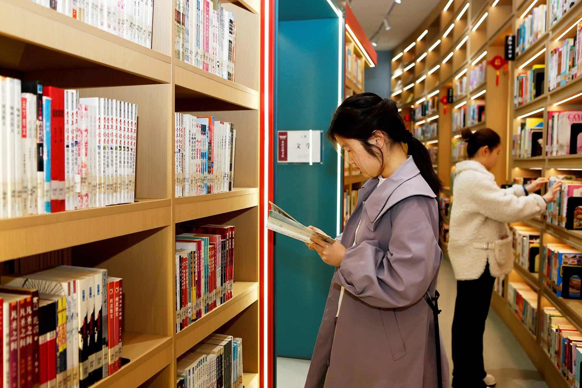 △2025年3月29日，讀者在山西臨汾市襄汾縣圖書館閱讀。