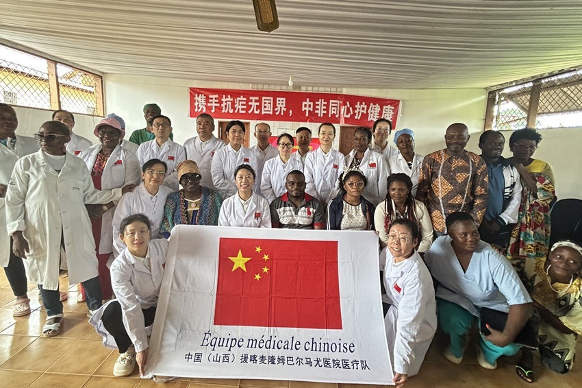 【4】圖為活動結(jié)束后的合影。中國（山西）第24批援喀麥隆姆巴爾馬尤醫(yī)療隊 供圖