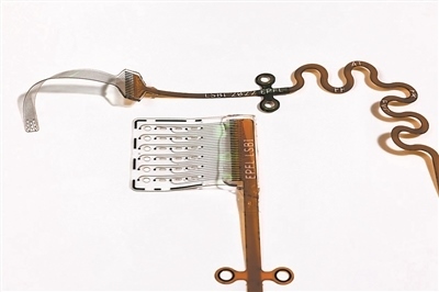 新開發(fā)的ABI旨在輕柔地貼合腦組織，提高信號精度和患者舒適度。圖片來源：瑞士洛桑聯(lián)邦理工學(xué)院