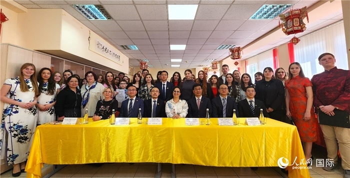 參加中文翻譯比賽全體人員合影。人民網(wǎng)記者 蔡子暢攝