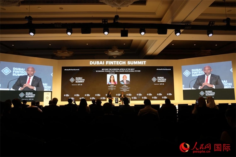 2025迪拜金融科技峰會(huì)期間舉行的對(duì)話活動(dòng)。人民網(wǎng)記者 張志文攝