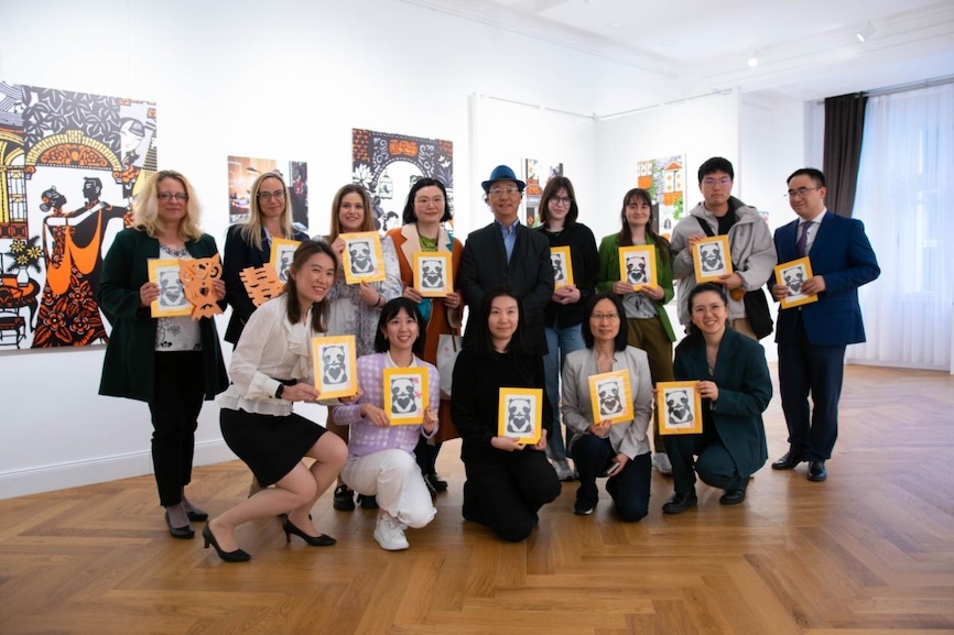 嘉賓合影。圖片由布達佩斯中國文化中心供圖