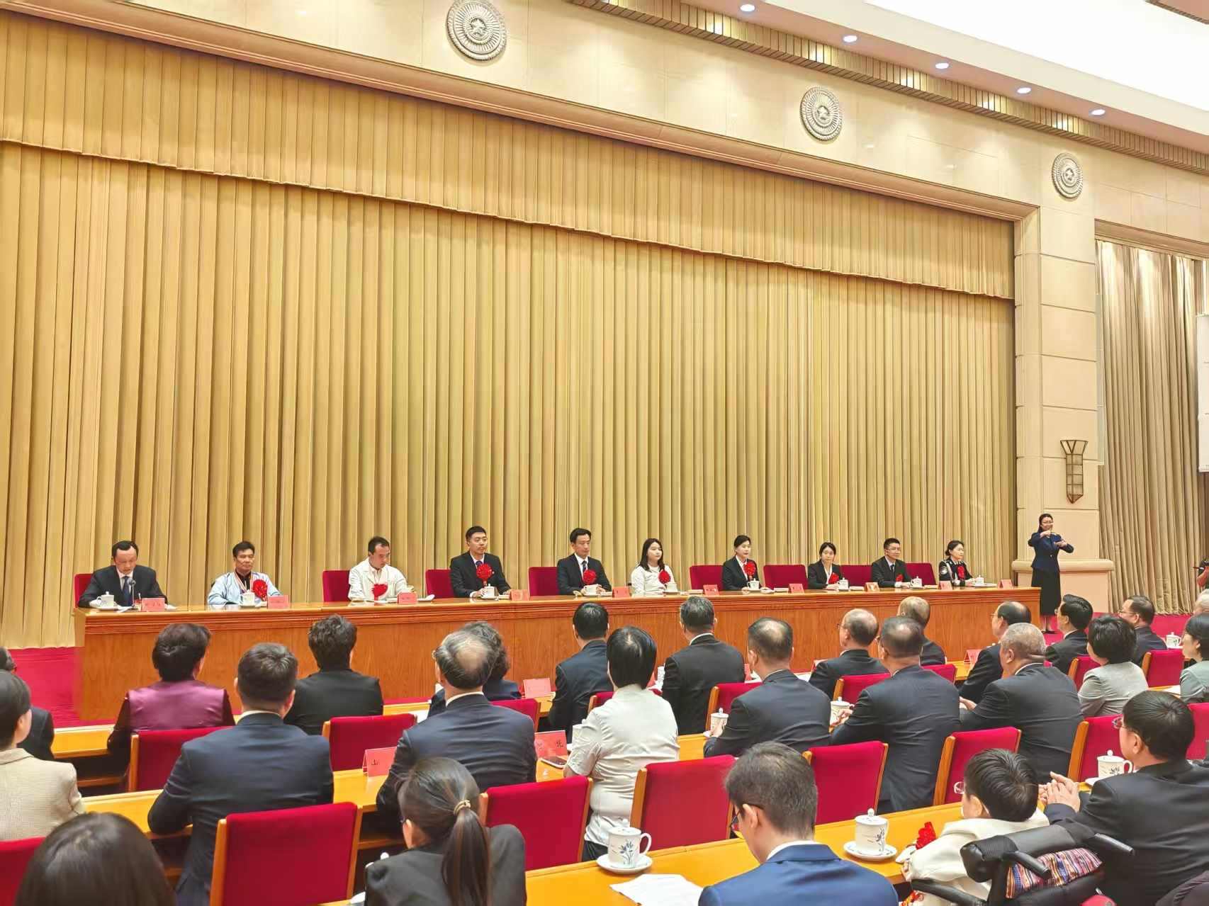 第七次全國(guó)自強(qiáng)模范暨助殘先進(jìn)事跡首場(chǎng)報(bào)告會(huì)現(xiàn)場(chǎng)。 人民網(wǎng)記者 王子鋒攝