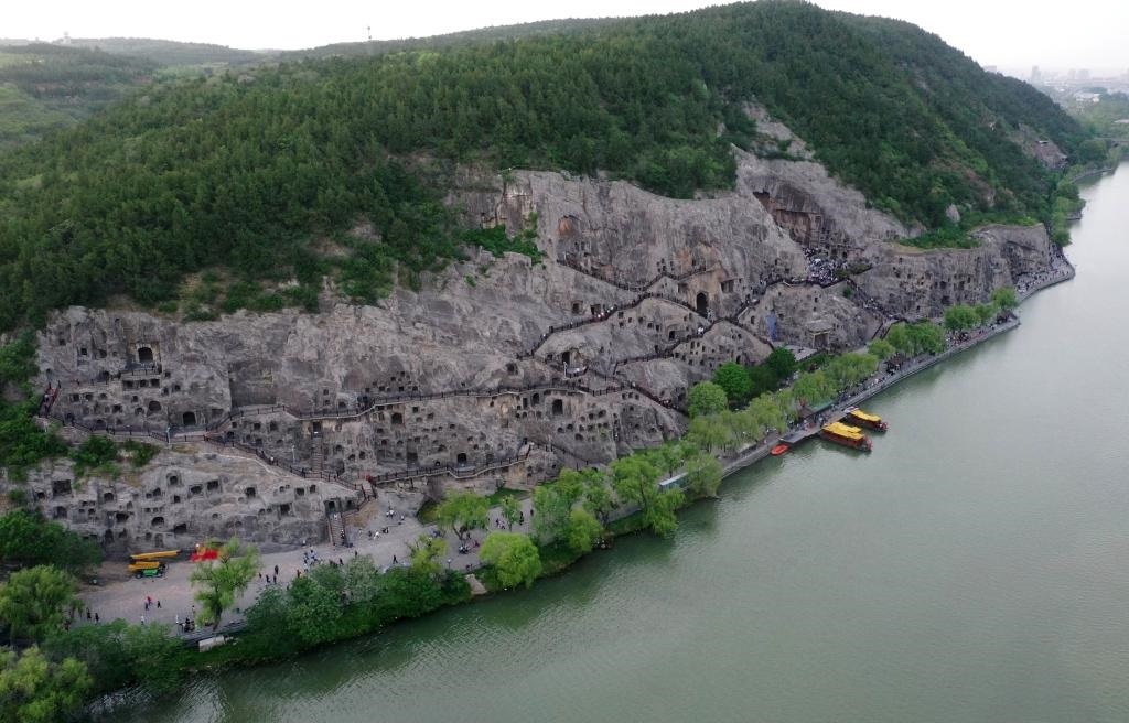 這是近日拍攝的洛陽龍門石窟（無人機照片）。新華社記者 李嘉南 攝