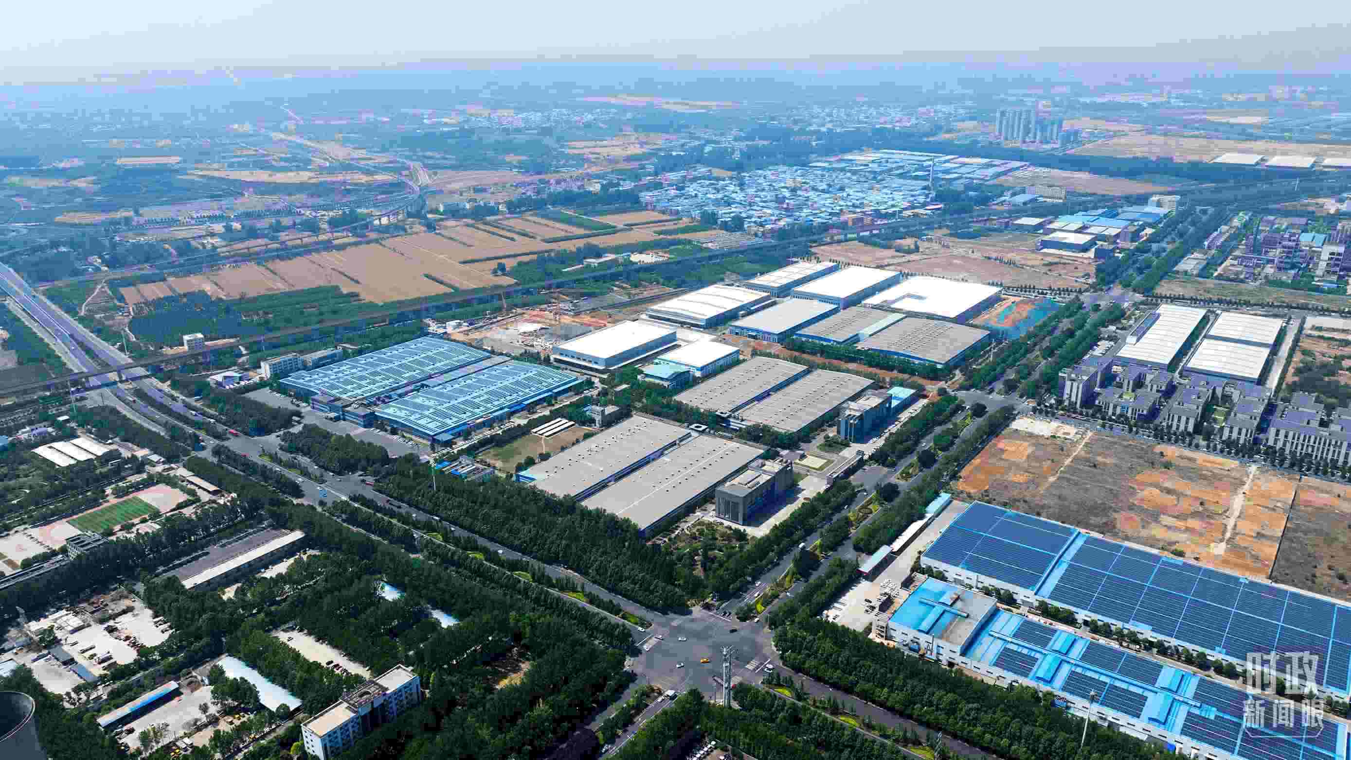 △俯瞰洛陽軸承集團(tuán)股份有限公司。（總臺央視記者范凱拍攝）