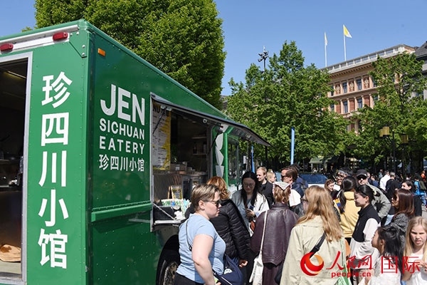 中國美食攤。人民網(wǎng)記者 殷淼攝