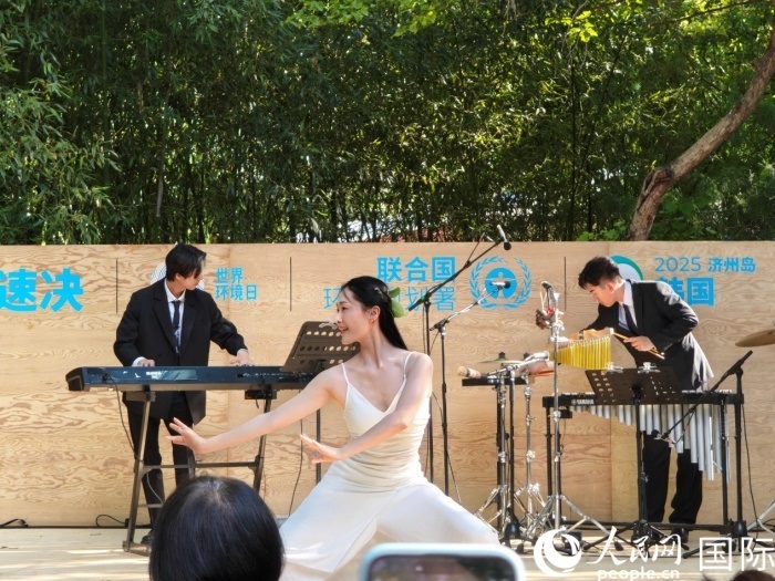 《舞，自然》舞蹈表演。人民網(wǎng)記者 李明攝