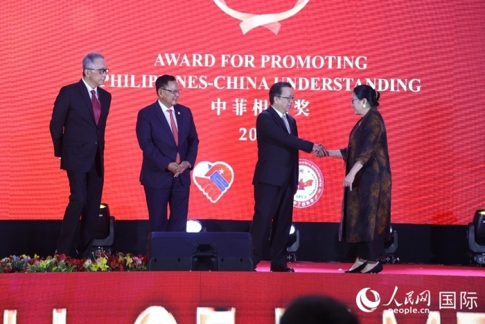 菲律賓前參議員許爾琦榮獲“終身成就獎”。人民網(wǎng)記者樊帆 攝